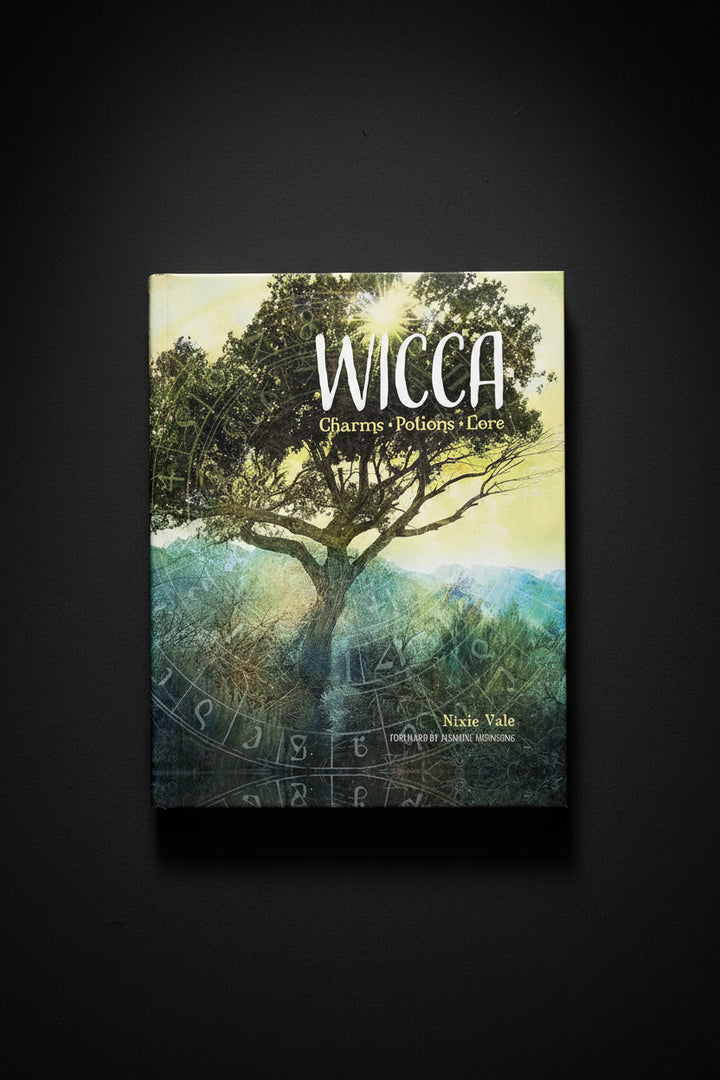 Wicca: Charms, Potions, Lore (Gothic Dreams)