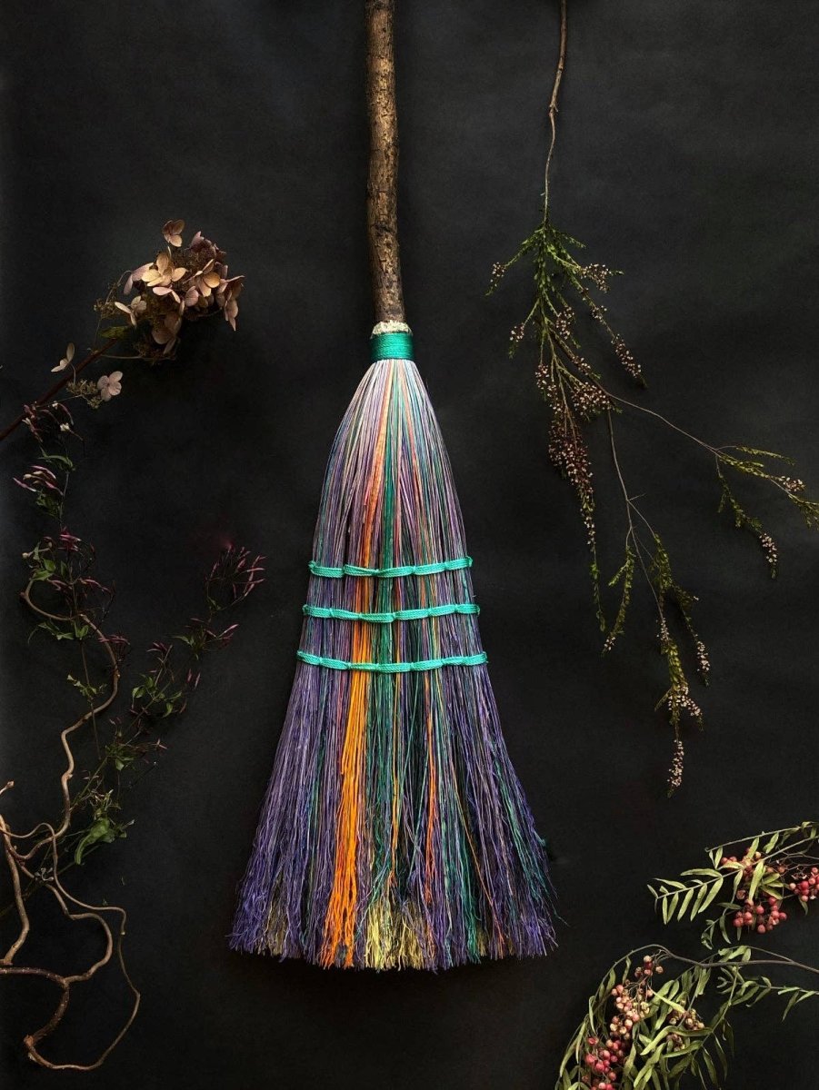 Big Boss witch besom broom handle detail