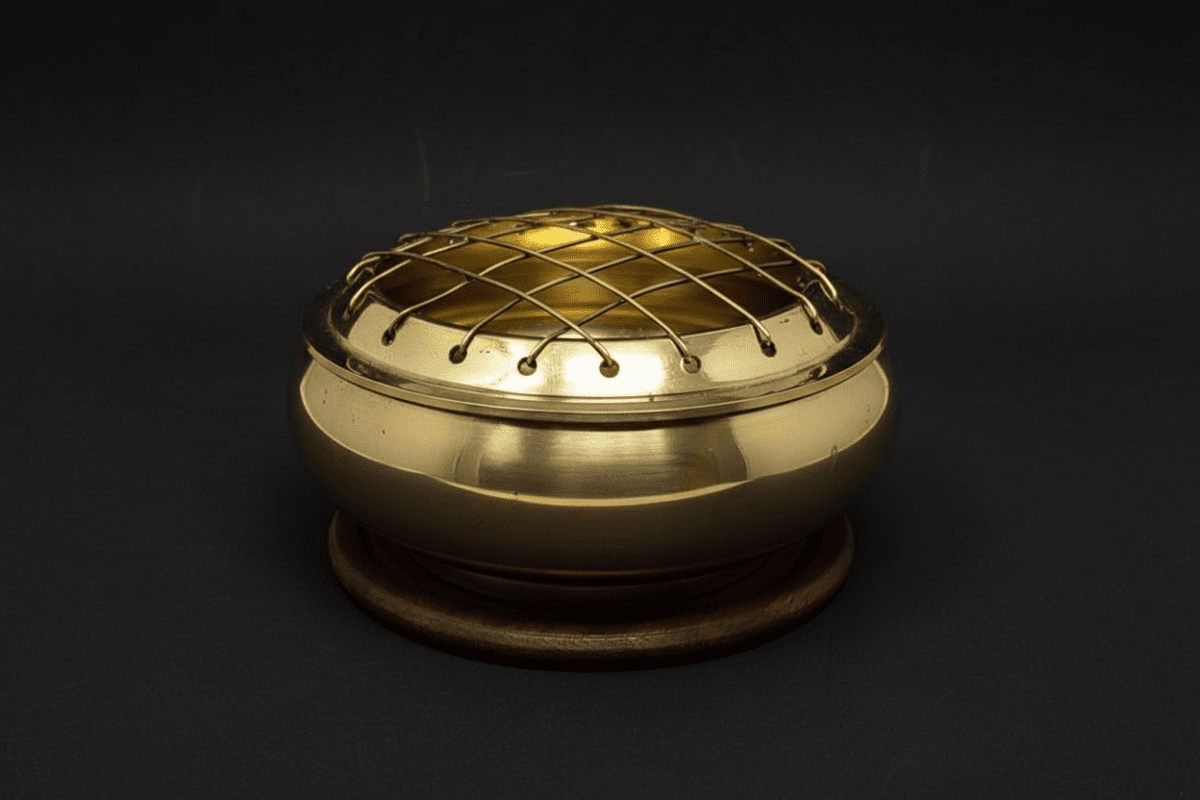 Brass charcoal burner with protective screen lid