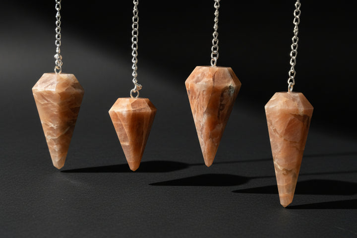 Faceted stone-style pendulum with chain