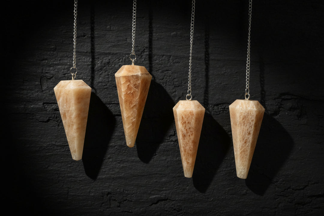 Pointed ornamental-material pendulum with chain