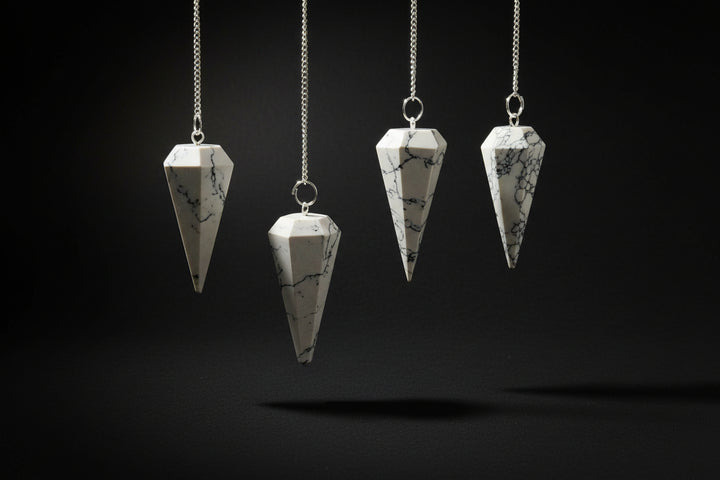 Hex-cut pointed pendulum with chain