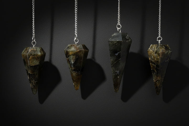 Pointed crystal-style pendulum with chain